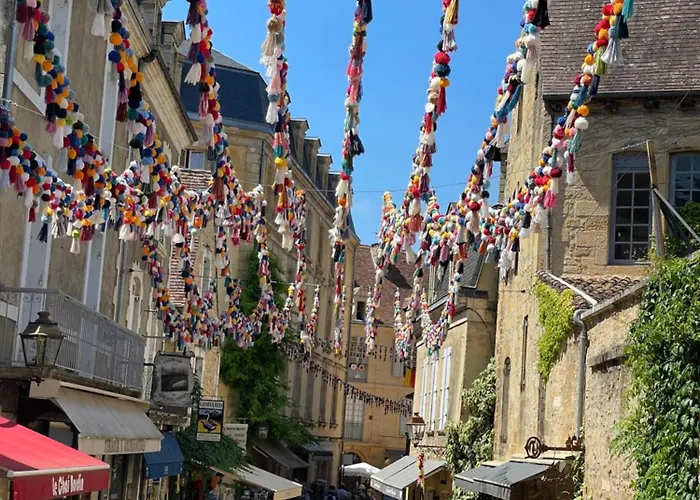 Au Coeur Du Centre Historique De アパート サルラ・ラ・カネダ